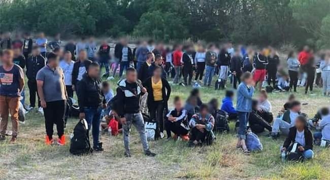 Aseguran a 241 migrantes que cruzaron a la unión americana a la altura del moral