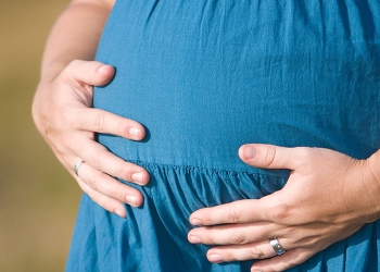 Bebes de madres que padecieron COVID-19 muestran cambios en el neurodesarrollo