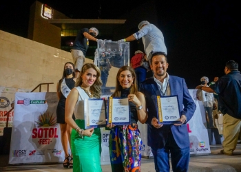 Logra Coahuila Récord Mundial Guinness con shot de sotol