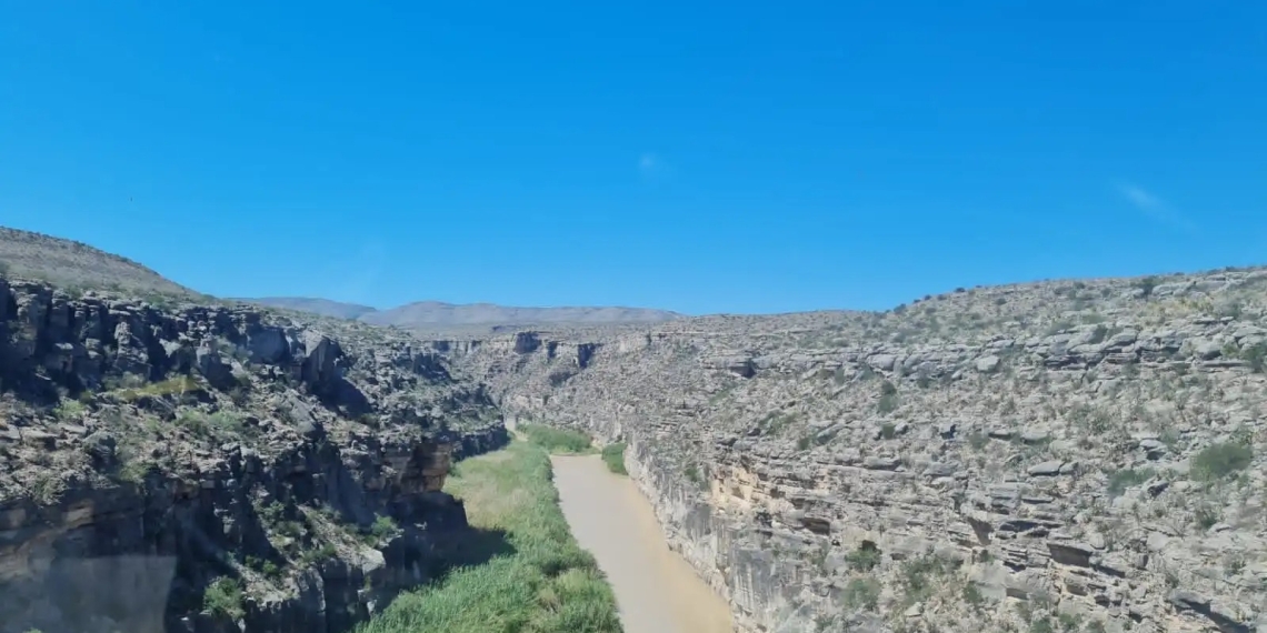 Localizan a 10 migrantes desaparecidos en la sierra de Acuña