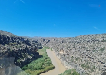 Localizan a 10 migrantes desaparecidos en la sierra de Acuña