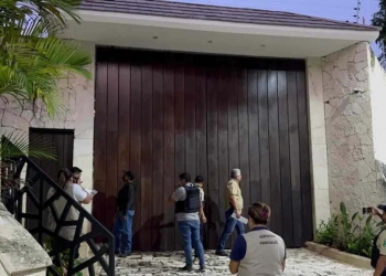 Catean casa de presidente del PRI, Alejandro Moreno