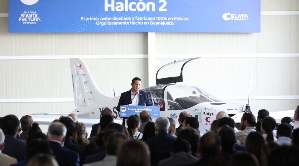 Despegó ‘Halcón 2’ primer avión 100% mexicano