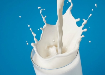 Precio de leche anota nueva alza récord en 15 años