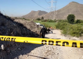 Aseguran pipa mientras robaba combustible en toma clandestina en Ramos Arizpe