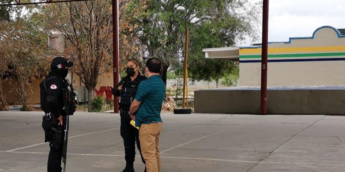 Vigila policía escuelas y áreas comerciales
