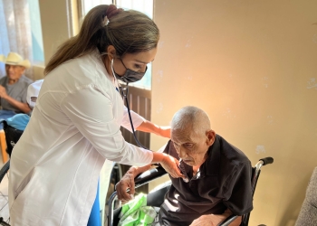 DIF Municipal atiende salud de Adultos Mayores