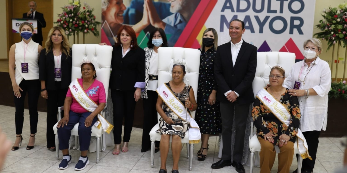 Celebran coronación de la Reyna del Adulto Mayor