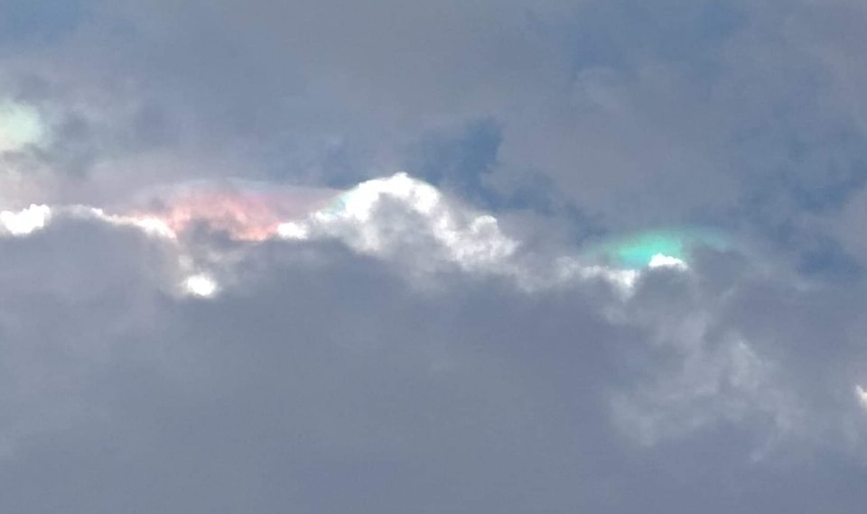 Reportan avistamiento de nubes iridiscentes en Coahuila