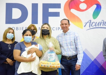 Programa Municipal “Apoyándote con el corazón” entregan leche y pañales