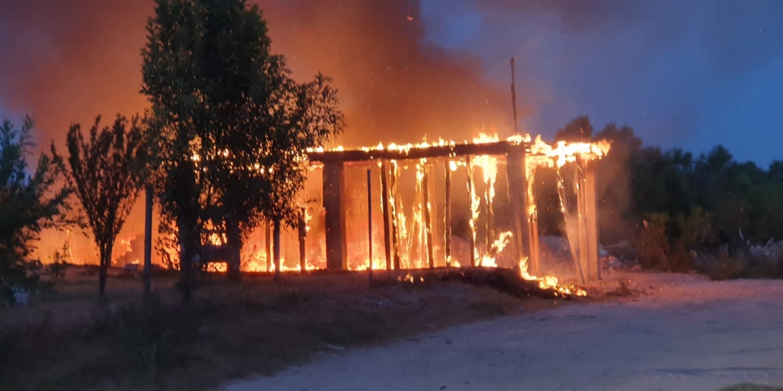 Incendio consume vivienda