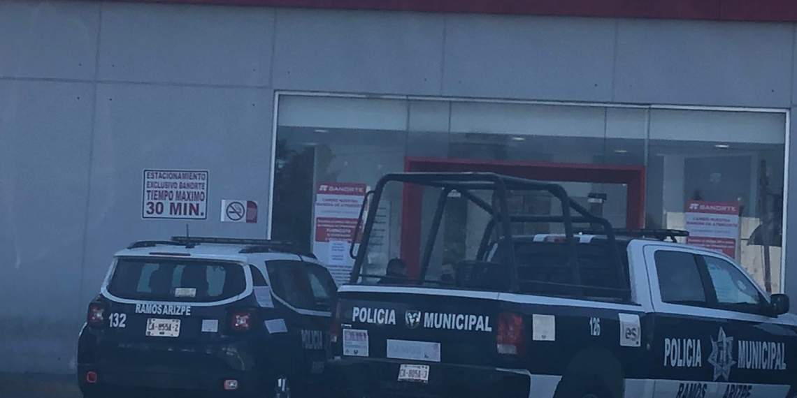 Encuentran a un muerto adentro de un banco