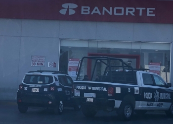 Encuentran a un muerto adentro de un banco