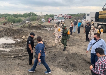 Equipo de Respuesta Inmediata a emergencias o Desastres labora en rescate