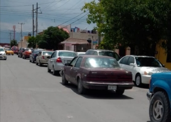 Esos papás que no dejan pasar
