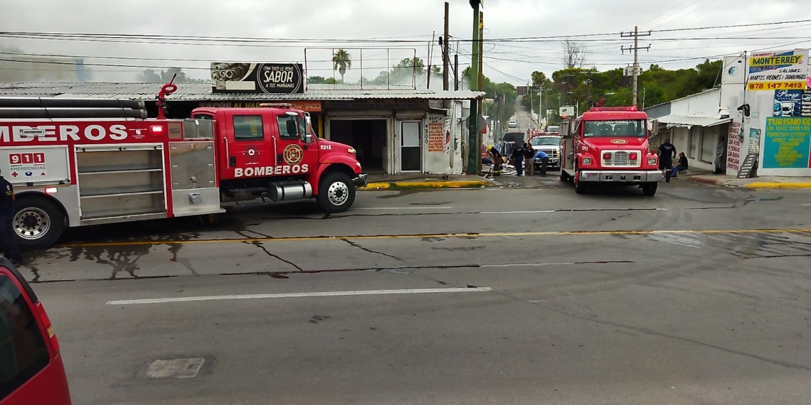 Se queman 10 locales de la pulgas en avenida industrial
