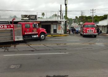 Se queman 10 locales de la pulgas en avenida industrial