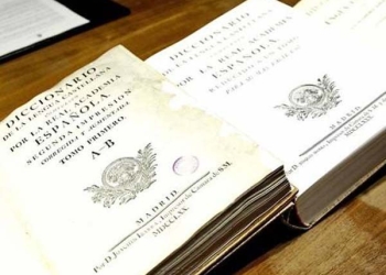 Eliminan definitivamente letras Ch y Ll del abecedario