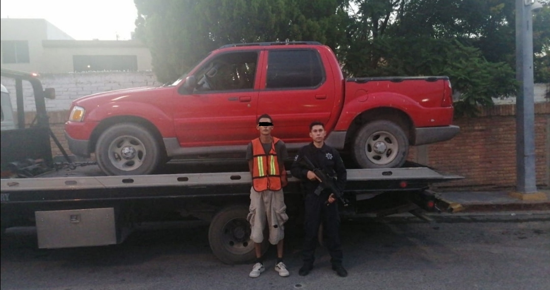 Acorralan a ladrón de camioneta
