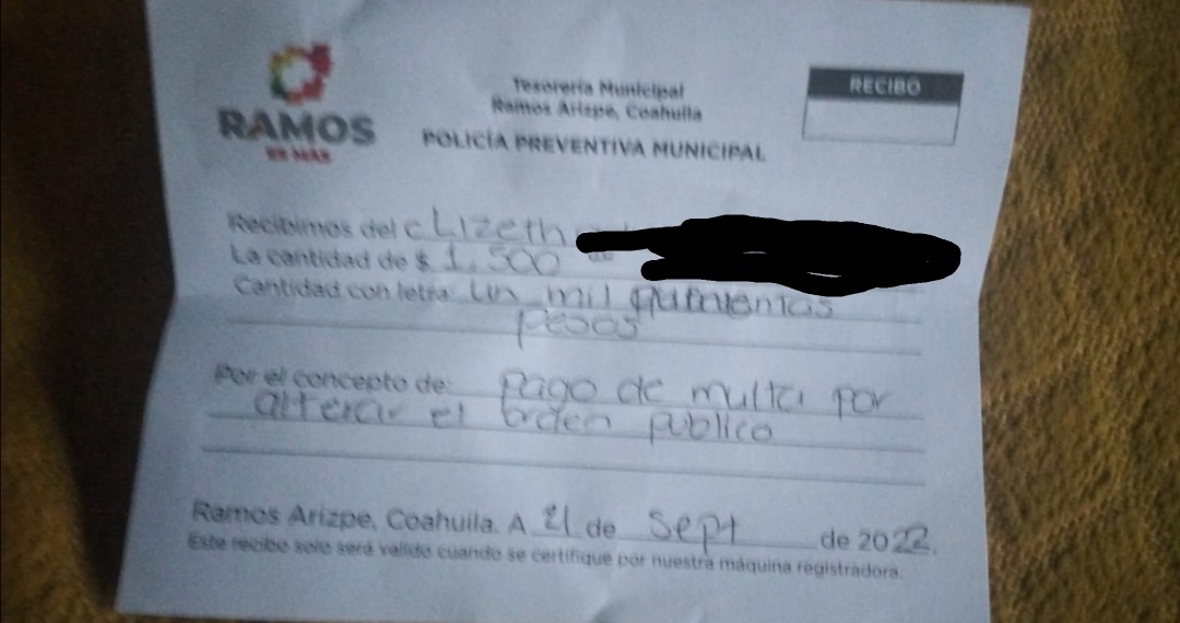 ¿Por alterar el orden público en su propia casa?