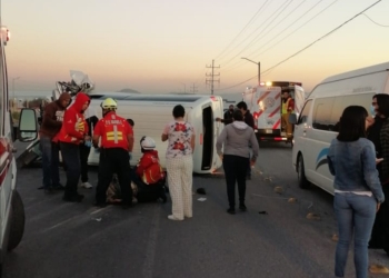 Se registra volcadura con 13 lesionados