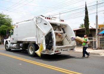 Serán adquiridos 12 camiones recolectores de basura