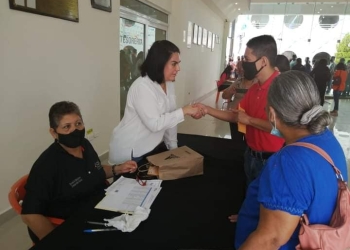 Desarrollo Social hace entrega de Becas de Preparatoria y Universidad