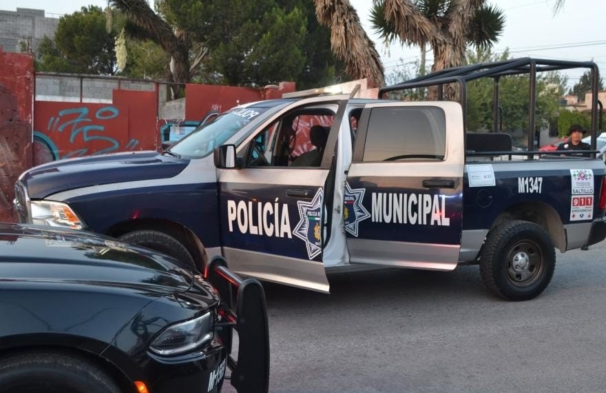 Le roban motocicleta mientras trabajaba