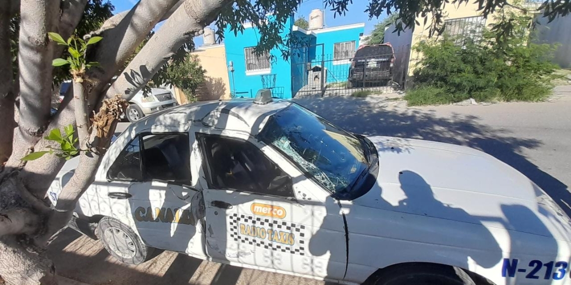 Ebrio taxista vuelca unidad tras circular a exceso de velocidad