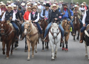 Cabalgan con causa en Piedras Negras