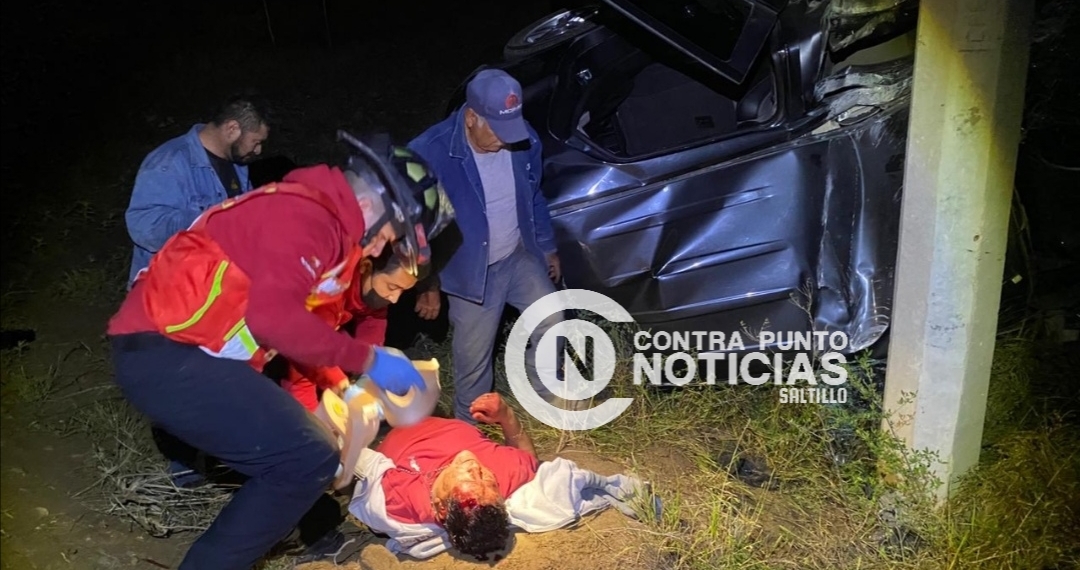 Hombre ebrio termina volcado en su vehículo