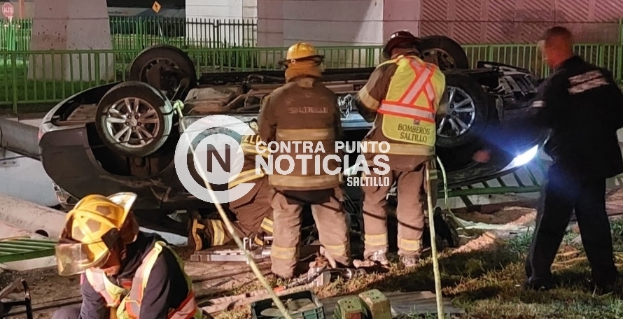 Volcados y a punto de caer