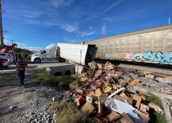 Parten caja de tráiler en dos