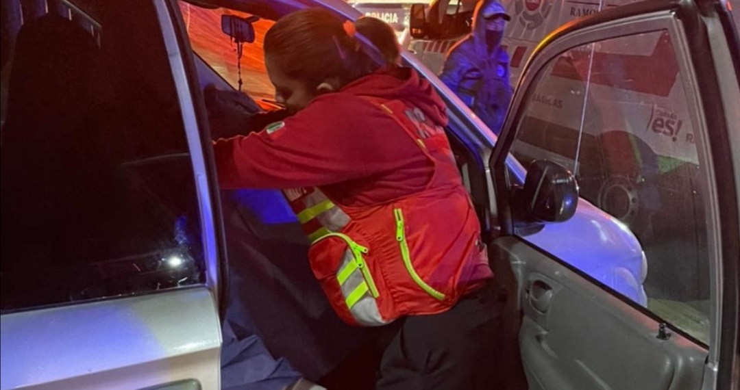 Muere hombre afuera del hospital