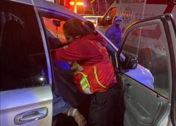 Muere hombre afuera del hospital