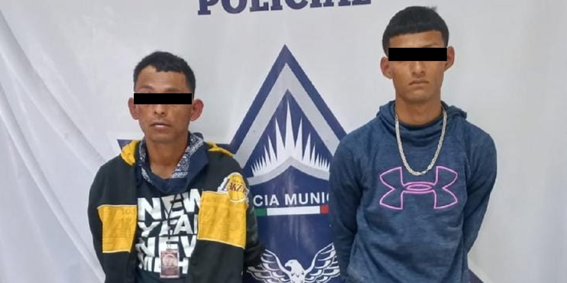 Los detienen con casi 100 dosis de droga y dos pistolas