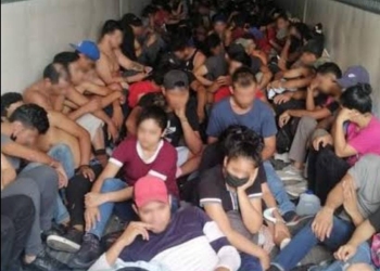 Detectan 124 migrantes en la caja de un tráiler