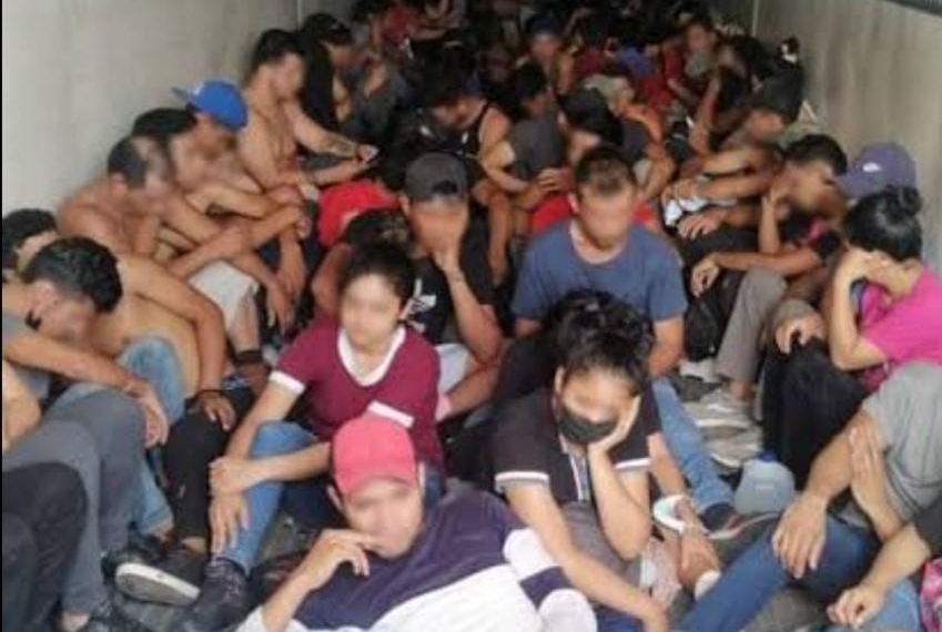 Detectan 124 migrantes en la caja de un tráiler