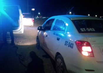 Taxista evita robo violento al enfrentar y someter al responsable