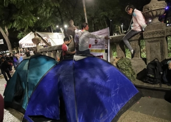 Miles de simpatizantes madrugan para la marcha de la 4T