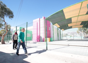 Entrega gobernador Miguel Riquelme el Centro Comunitario en la Colonia Valle de las Torres, en Saltillo