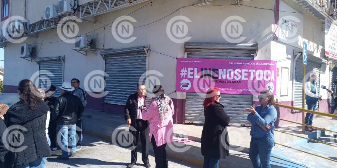 Se manifiestan en las instalaciones el INE Piedras Negras