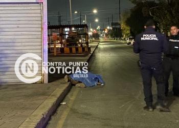 Lo mata y se da a la fuga