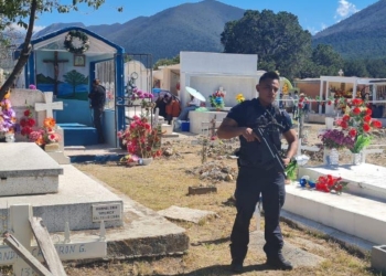 Realizan en Arteaga operativo en panteones