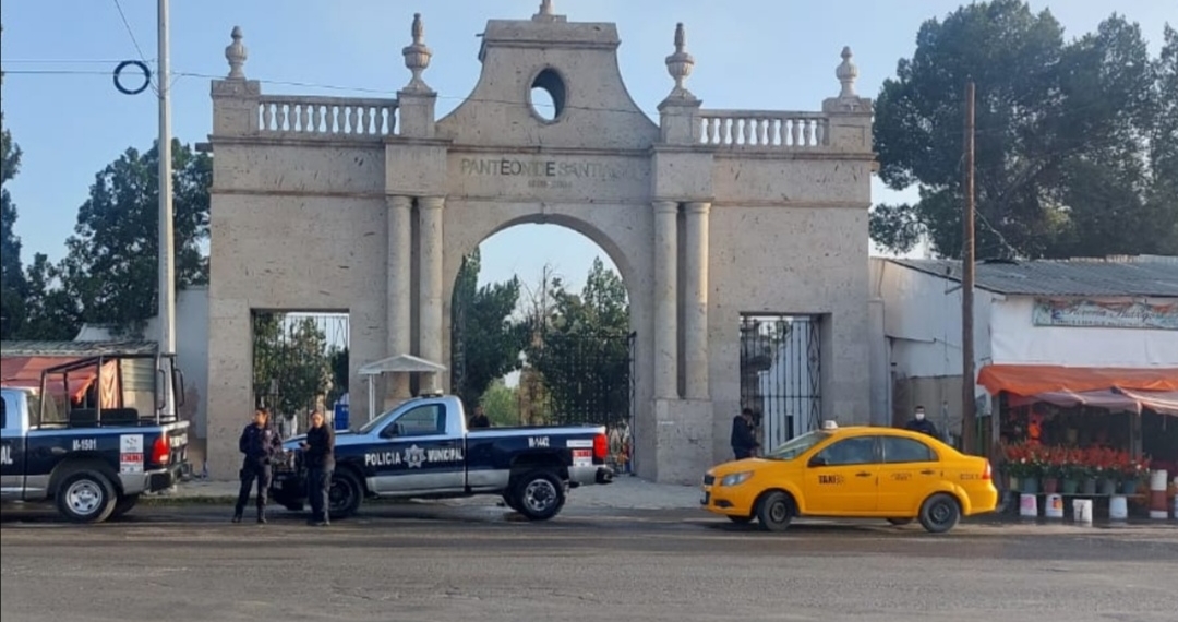 Viven la tradición del Día de Muertos