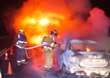 Arde auto en el Libramiento