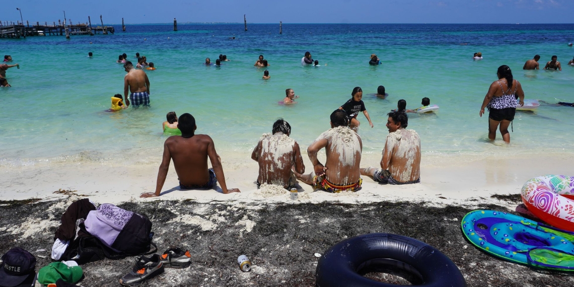 El Senado mexicano aprueba ampliar las vacaciones a 12 días