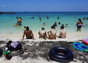 El Senado mexicano aprueba ampliar las vacaciones a 12 días