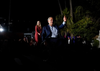 Greg Abbott se reelige como gobernador de Texas al vencer a Beto O’Rourke
