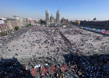 Maestros inconformes de la CNTE se niegan a salir del Zócalo